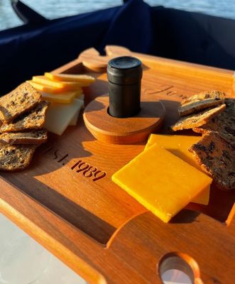 Gepersonaliseerde logo wijnhouder voedsel serveerbak met staande type wijnfles Caddy