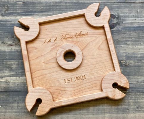 Gepersonaliseerde logo wijnhouder voedsel serveerbak met staande type wijnfles Caddy