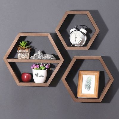 Geometrische zeshoekvormige houten wandenplanken voor een moderne eenvoudige kantoororganisator