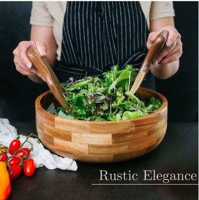 Voltooi je feest met een bamboe-saladekop met servies en een dressing pot.