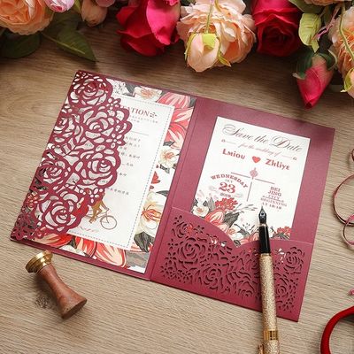 Europa Laser Cut Hollow Rose Pocket Bruiloftsuitnodigingen met enveloppen en RSVP-kaarten