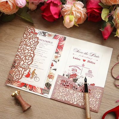Europa Laser Cut Hollow Rose Pocket Bruiloftsuitnodigingen met enveloppen en RSVP-kaarten