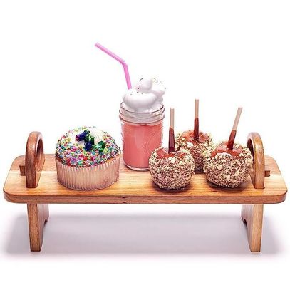 Moderne verhoogde houten servieschaal voor huisversiering