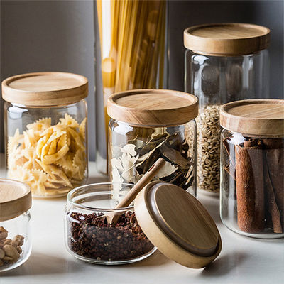 Op maat gemaakte capaciteit voorraad verzegeld helder rond borosilicaat glas verpakkingscontainers pot met houten deksel