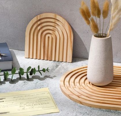 Gepersonaliseerd logo Acceptabel regenboogvormig houtsnijplank voor keukenversiering