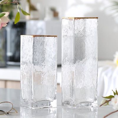 Een glazen vaas van drie meter hoog - een must-have voor tafelversiering en cadeautjes