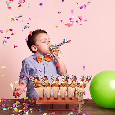 Houten ijsconenhouder in eenvoudige kleur voor foodtrucks of catering-evenementen