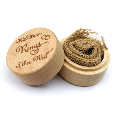 Kleine houten ringdoos voor een prachtig huwelijksvoorstel Handgemaakte beuk en walnoot