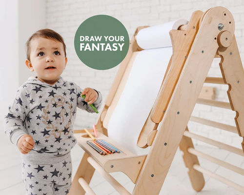 Montessori Klimmer Kleuterspeelplaats met aangepast logo en leer speelgoed voor kinderen