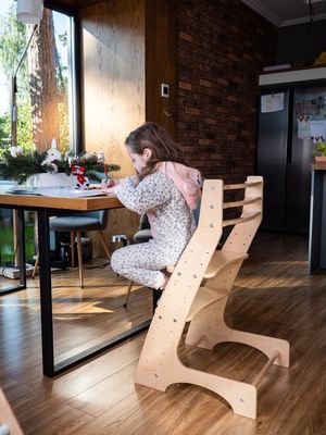 Verstelbare houten bureau stoel voor alle seizoenen Montessori en Waldorf geïnspireerd ontwerp