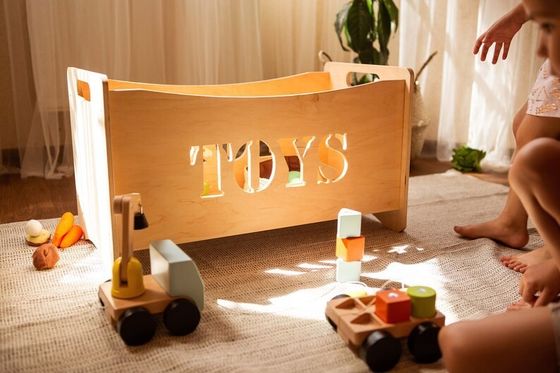 Verbrand hout en glas speelgoed organisator doos voor Montessori meubels in de kleuter speelkamer