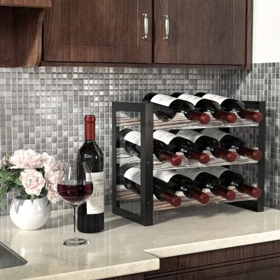 Functioneel ontwerp Multifunktioneel houten wijnrek aan tafel voor drankflessen