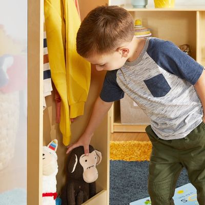 Kinders Pretend Play Rotating Dress Up Storage met 2 spiegels en haakjes in modern ontwerp