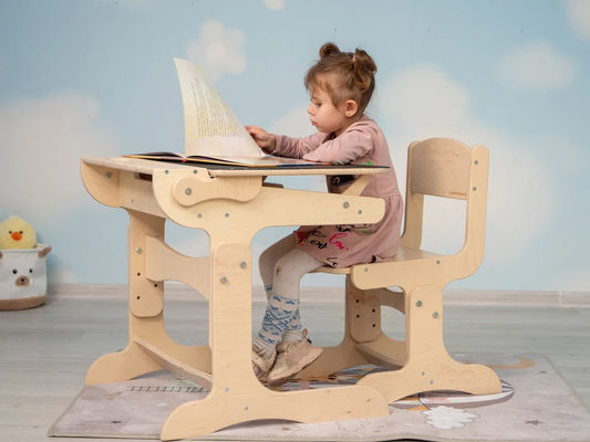 Montessori Kinderen Stuurmeubilair Set Op maat Houten bureau en stoel met krijt tafelblad