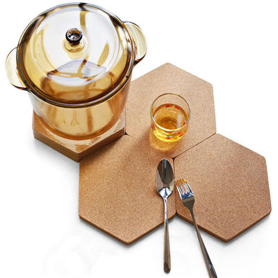 Voeg een vleugje elegantie toe met vlekkelkleurige kurkband Houten ronde en vierkante beker mat