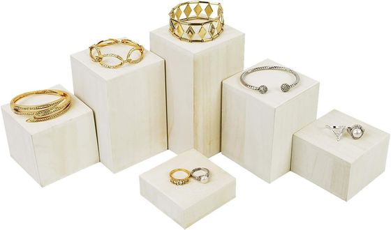 Houten stand voor sieraden en accessoires 6 stuks vierkante risers in gebrande afdruk