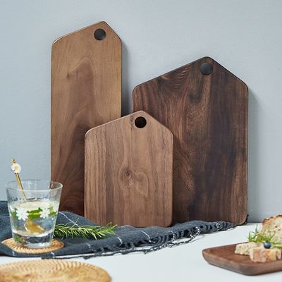 Gepersonaliseerd logo geaccepteerd Handgemaakte Noordse stijl bergvorm Zwarte walnoot brood bord