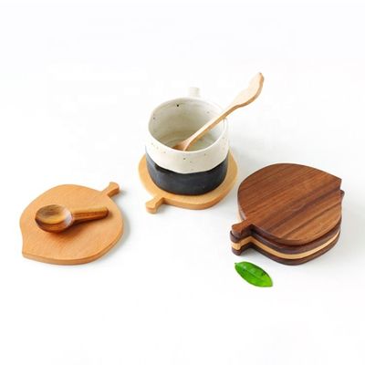Eco-vriendelijke beuk- en walnoothouten laagjes voor warme dranken