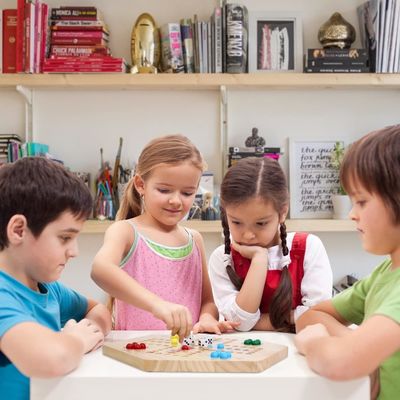 Hoge hoeveelheid solide eiken dubbelzijdige knikkers Houten bordspel met aangepast logo