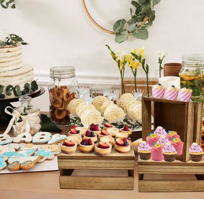 Rustieke stijl houten taartstand set van 4 aangepaste logo aanvaard voor het weergeven van taart