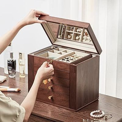 Traditionele houten sieraden doos met 5 laden en twee zijde deuren in gepolijste walnoot