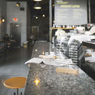 Als uw verzoek Acryl drankjes bar lijst trouwbord met houten stand gepersonaliseerd