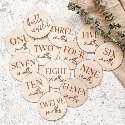 Persoonlijke grootte gecompliceerd hout baby Maandelijkse mijlpaal kaarten Ideaal voor de geboorte aankondiging pasgeboren