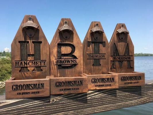 Gepersonaliseerde Houten Wand Montage Bier Fles Opener Voor Bruiloft Bruidegom Gift