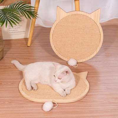 Houten kattenkrabbelposthuis en Sisal-stofpoetmat voor het plezier van uw kat