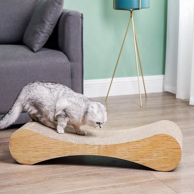 Houd uw kat gelukkig en uw huis milieuvriendelijk met deze krabbelpost