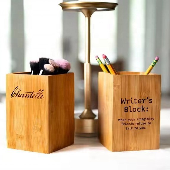 Container voor pen en potloden in moderne houten stijl