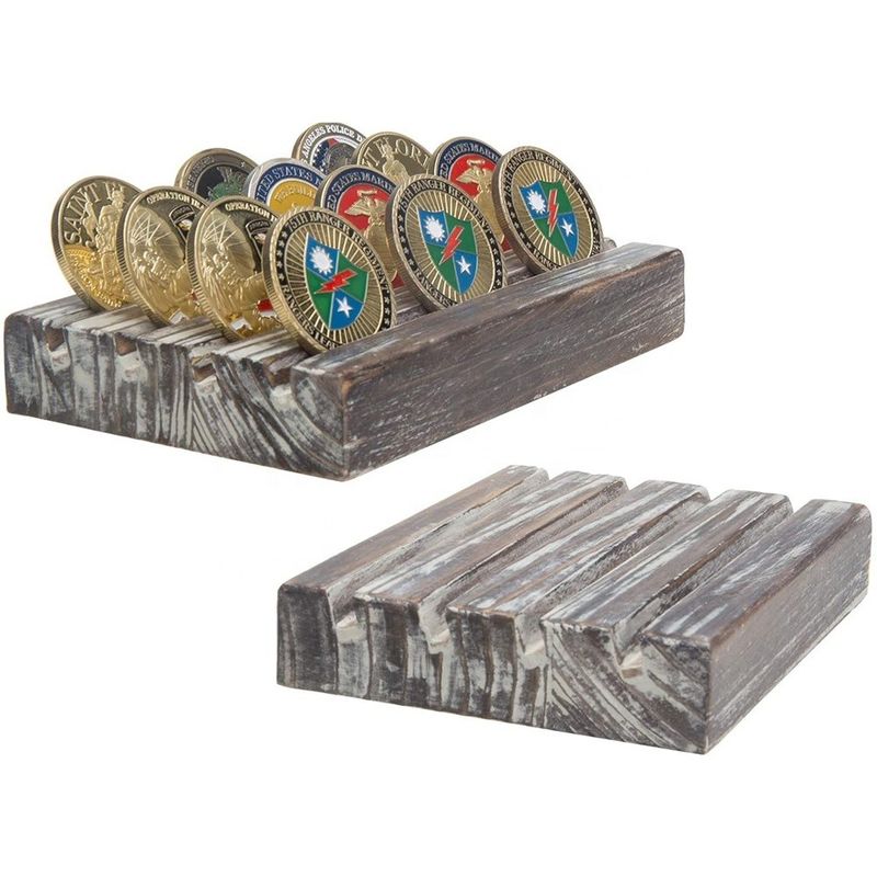 Geverfd Bruin 4 Rijen Brandhout Militaire Uitdaging Munt Display Holder Stand 4x6x1 inch