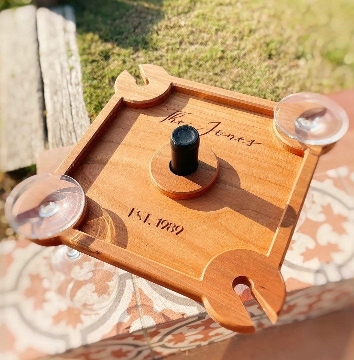Gepersonaliseerde logo wijnhouder voedsel serveerbak met staande type wijnfles Caddy