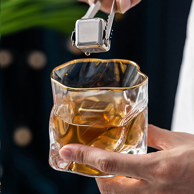 Crystal Whisky Glass Wine Cup met gedraaide lijnen Gepersonaliseerd logo en multi-kleur opties