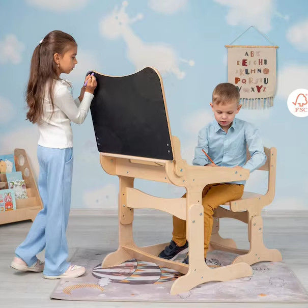 Montessori Kinderen Stuurmeubilair Set Op maat Houten bureau en stoel met krijt tafelblad