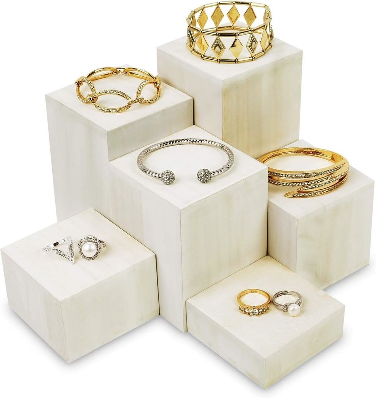 Houten stand voor sieraden en accessoires 6 stuks vierkante risers in gebrande afdruk