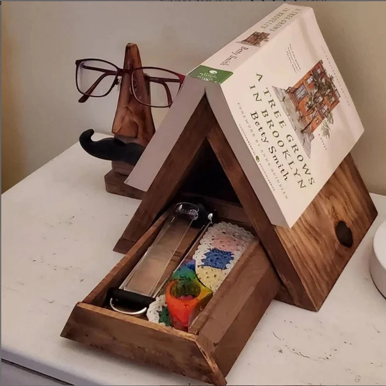 Vierkante mini houten doos boekenhouder voor slaapkamer houten driehoek boek rust nachtstand